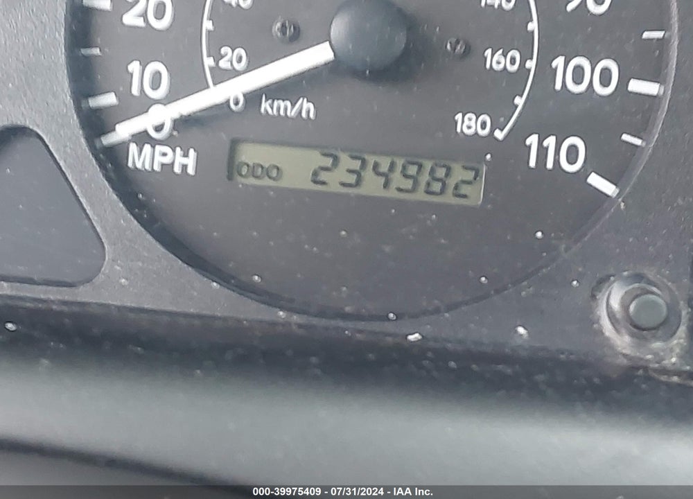 2002 TOYOTA COROLLA LE VIN: 2T1BR12E12C585077