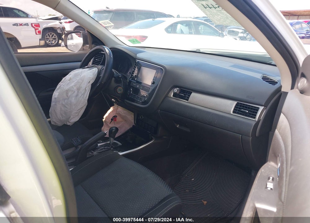 2018 MITSUBISHI OUTLANDER ES VIN: JA4AD2A31JZ027115