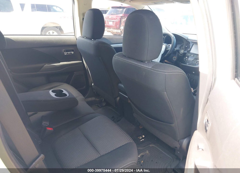 2018 MITSUBISHI OUTLANDER ES VIN: JA4AD2A31JZ027115