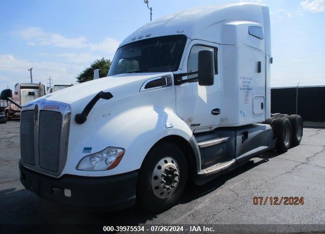 2018 KENWORTH T680 VIN: 1XKYDP9X5JJ189566