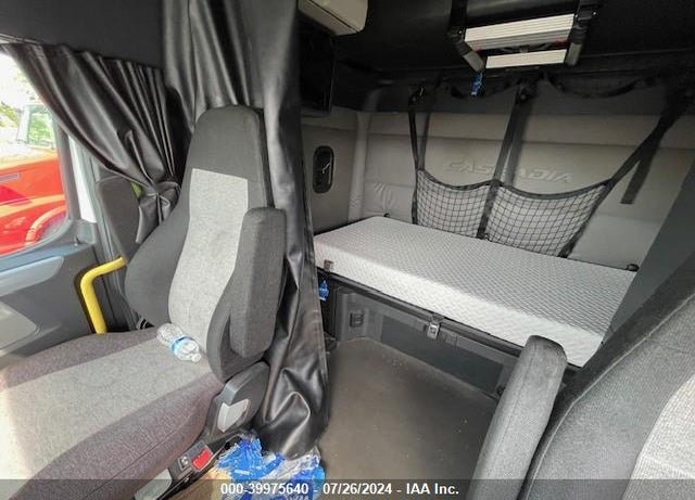 2018 FREIGHTLINER NEW CASCADIA 126 VIN: 3AKJHHDR6JSJJ0567