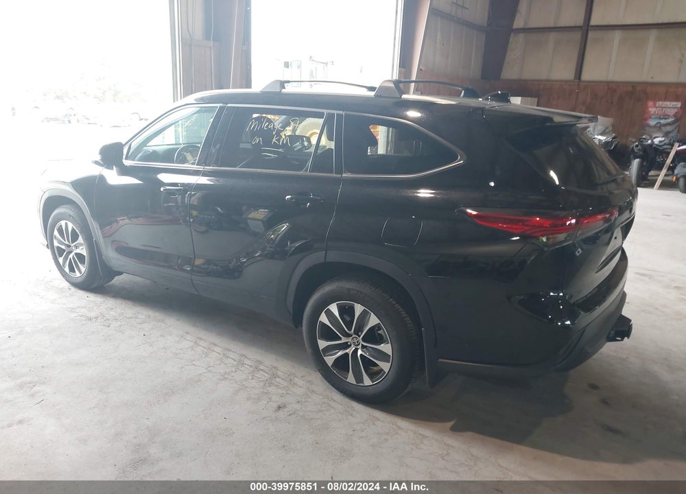 2022 TOYOTA HIGHLANDER XLE VIN: 5TDHZRBH4NS245288