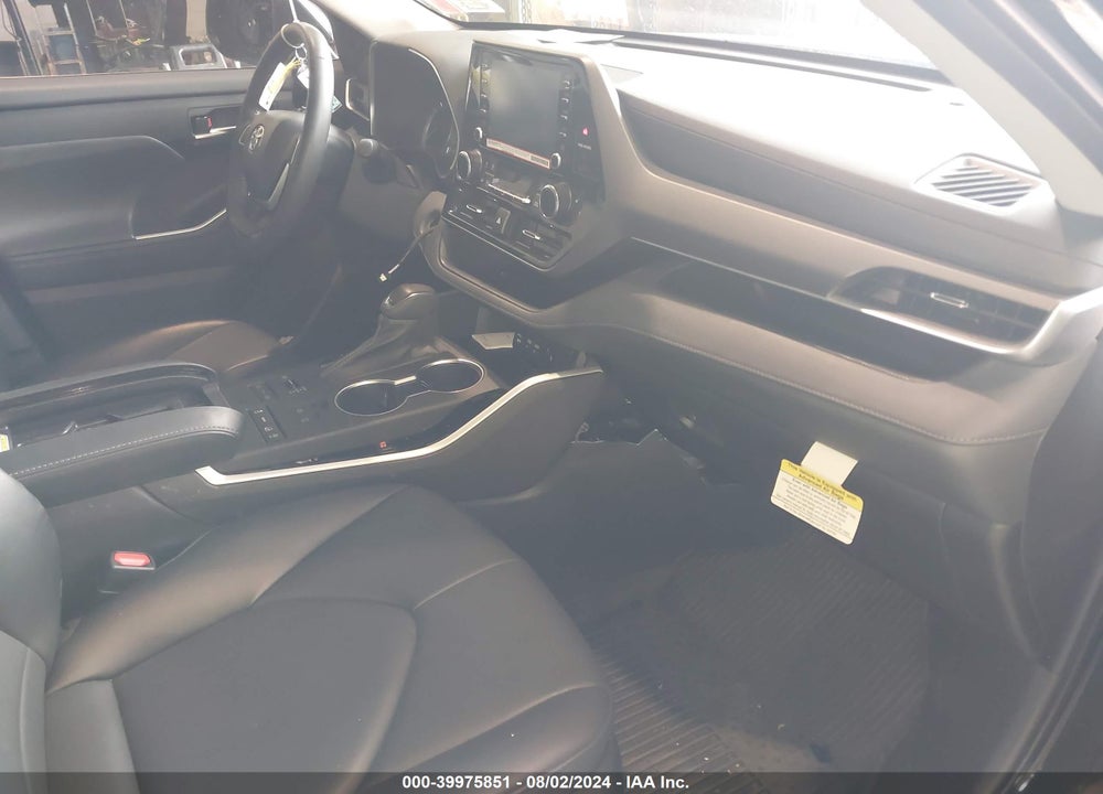 2022 TOYOTA HIGHLANDER XLE VIN: 5TDHZRBH4NS245288