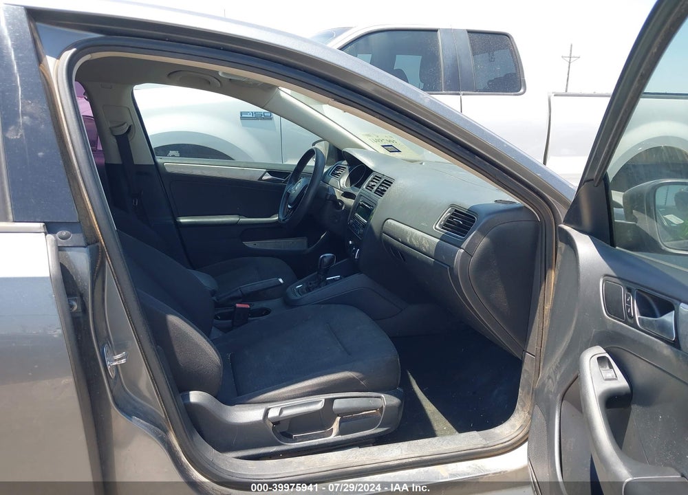 2015 VOLKSWAGEN JETTA 1.8T SE VIN: 3VWD17AJXFM225138