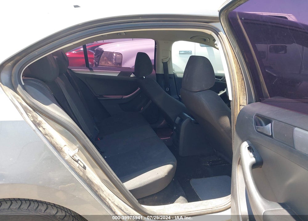2015 VOLKSWAGEN JETTA 1.8T SE VIN: 3VWD17AJXFM225138