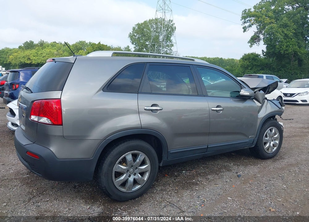 2013 KIA SORENTO LX VIN: 5XYKTCA64DG324251