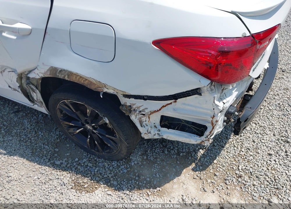 2018 TOYOTA COROLLA SE VIN: 2T1BURHE7JC029486