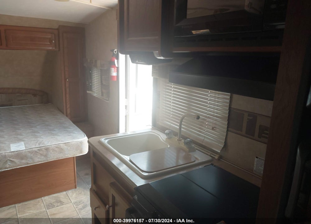2010 SKYL MTN VIEW VIN: 1SE200J29AC000175