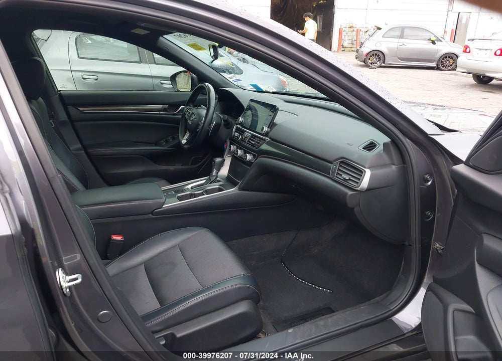 2018 HONDA ACCORD VIN: 1HGCV1F31JA008398