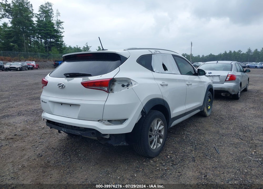 2017 HYUNDAI TUCSON SE VIN: KM8J33A45HU412719