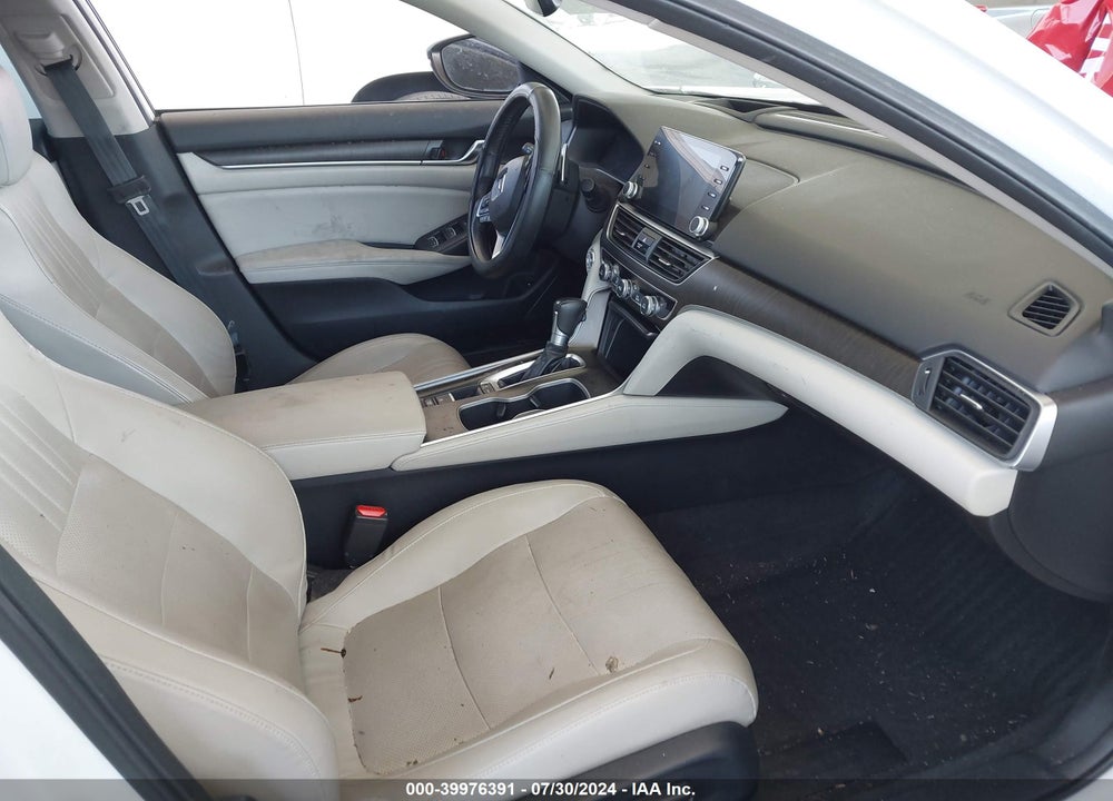 2018 HONDA ACCORD TOURING VIN: 1HGCV1F92JA161098