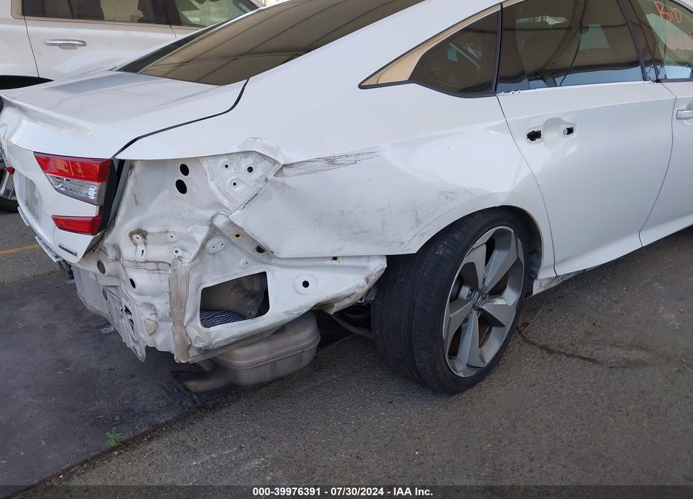 2018 HONDA ACCORD TOURING VIN: 1HGCV1F92JA161098
