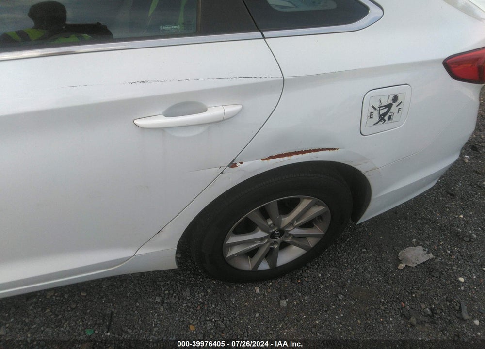 2015 HYUNDAI SONATA SE VIN: 5NPE24AF6FH026107