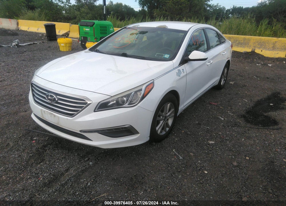 2015 HYUNDAI SONATA SE VIN: 5NPE24AF6FH026107
