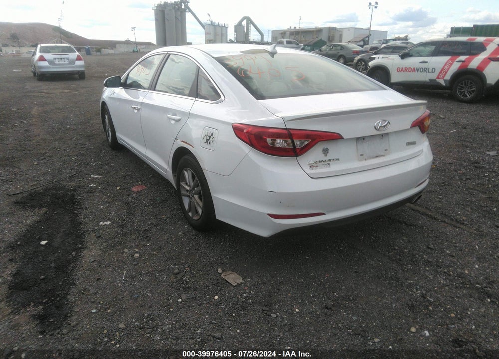 2015 HYUNDAI SONATA SE VIN: 5NPE24AF6FH026107