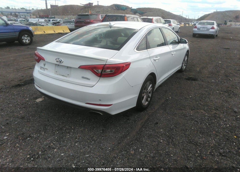 2015 HYUNDAI SONATA SE VIN: 5NPE24AF6FH026107