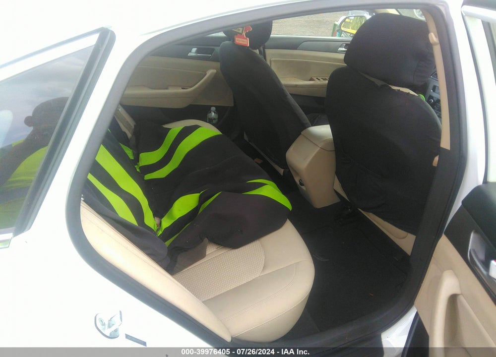 2015 HYUNDAI SONATA SE VIN: 5NPE24AF6FH026107