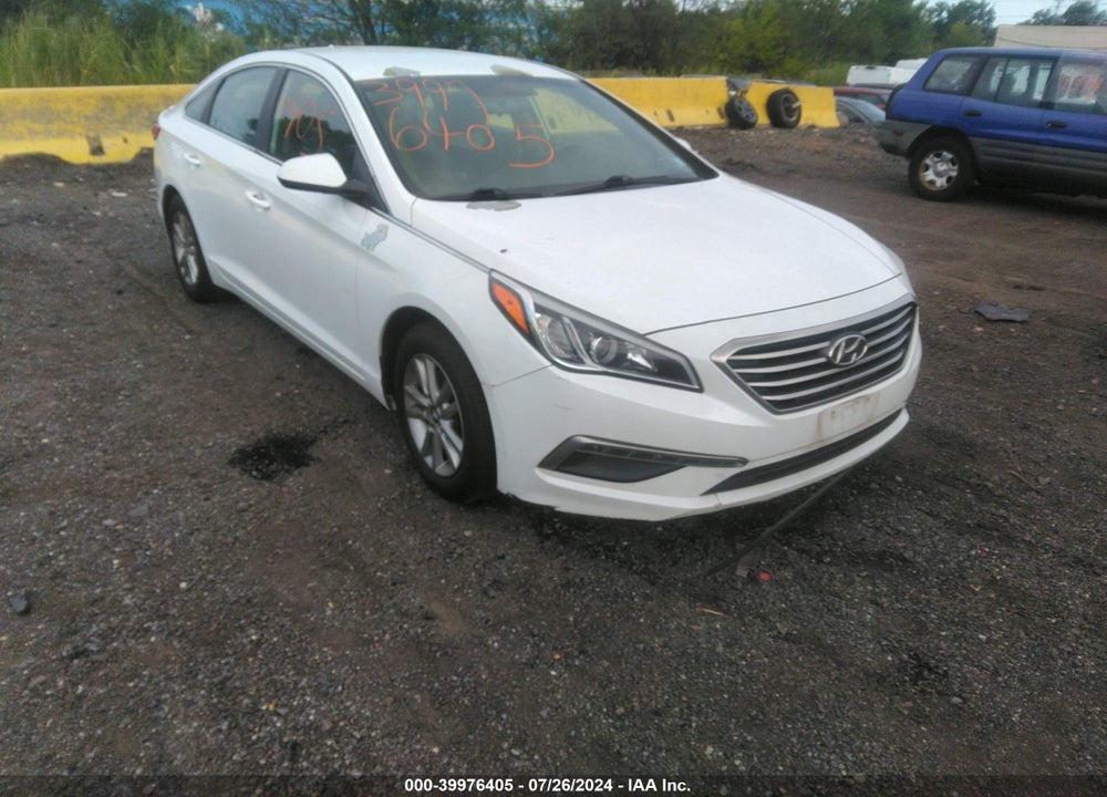 2015 HYUNDAI SONATA SE VIN: 5NPE24AF6FH026107