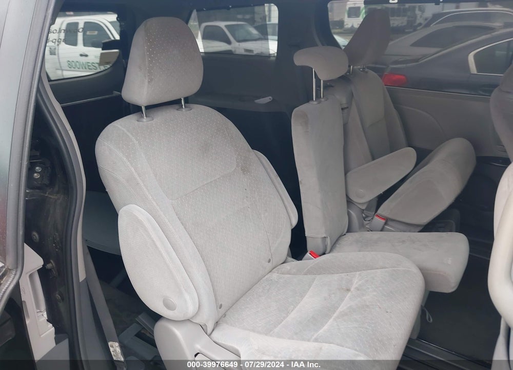 2019 TOYOTA SIENNA LE 8 PASSENGER VIN: 5TDKZ3DC7KS012084