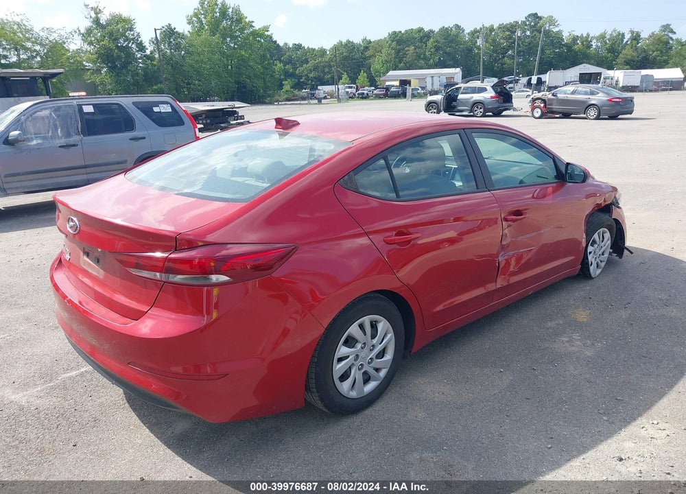 2018 HYUNDAI ELANTRA SE VIN: 5NPD74LF4JH385586