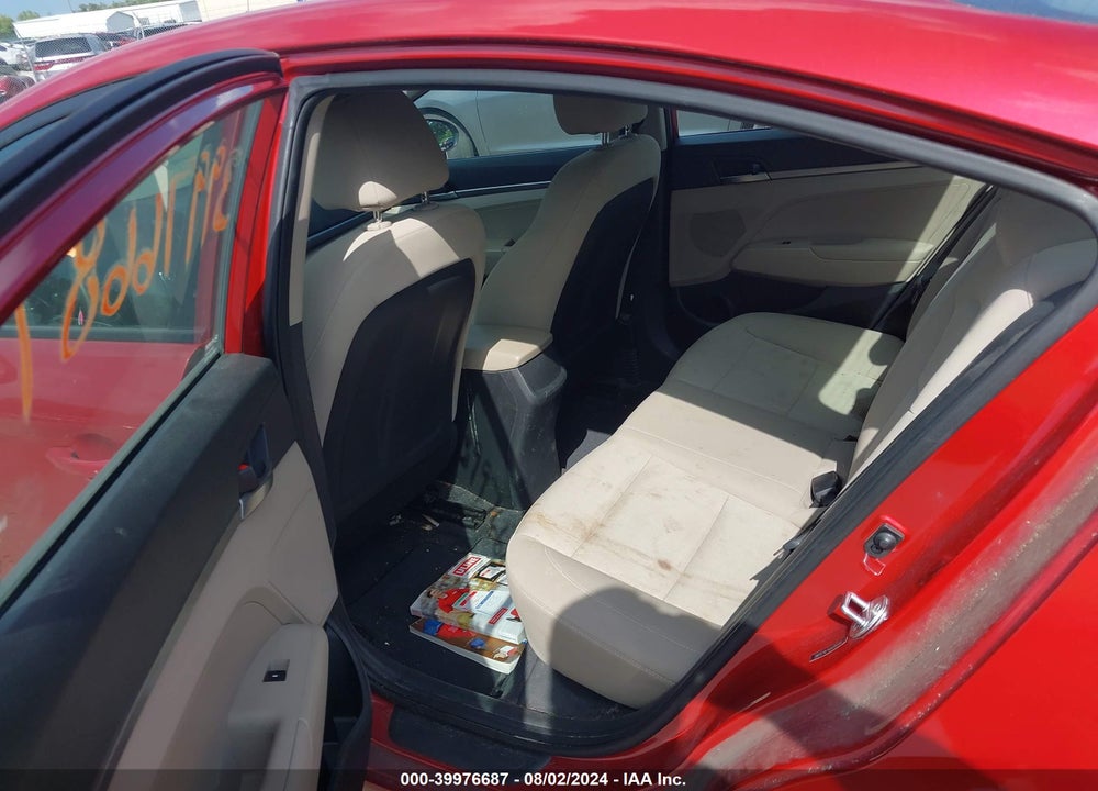 2018 HYUNDAI ELANTRA SE VIN: 5NPD74LF4JH385586