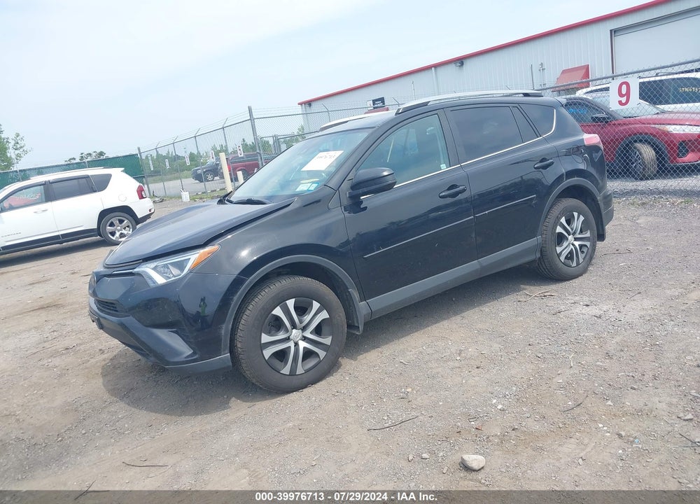 2018 TOYOTA RAV4 LE VIN: 2T3BFREV2JW768558