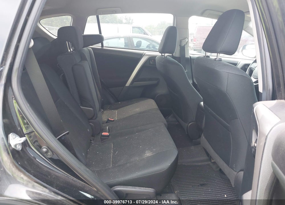 2018 TOYOTA RAV4 LE VIN: 2T3BFREV2JW768558