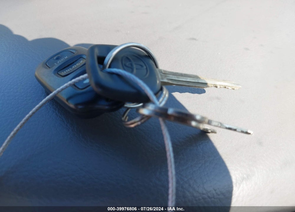 2003 TOYOTA CAMRY LE VIN: 4T1BE30K23U757701