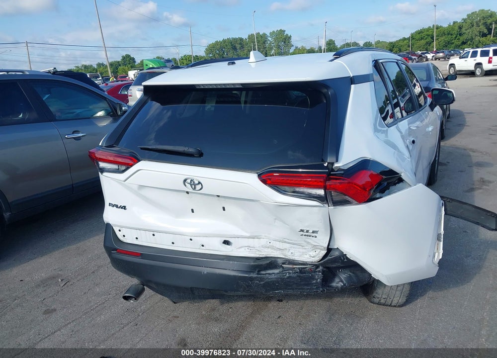 2019 TOYOTA RAV4 XLE VIN: 2T3P1RFV5KW076105