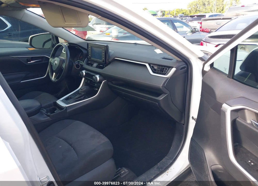 2019 TOYOTA RAV4 XLE VIN: 2T3P1RFV5KW076105