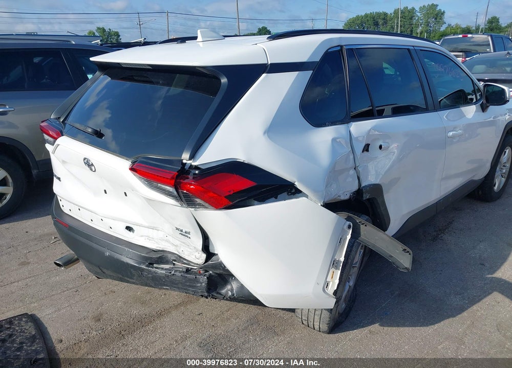 2019 TOYOTA RAV4 XLE VIN: 2T3P1RFV5KW076105