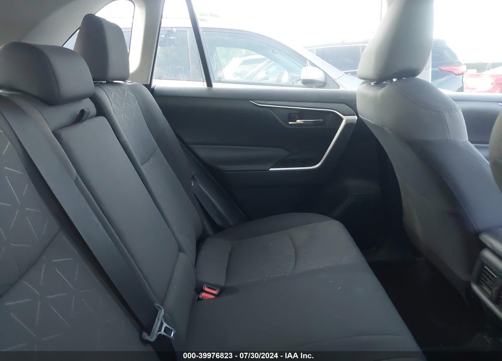 2019 TOYOTA RAV4 XLE VIN: 2T3P1RFV5KW076105