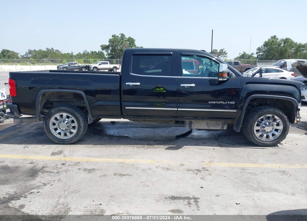 2015 GMC SIERRA 2500HD DENALI VIN: 1GT120E80FF513199