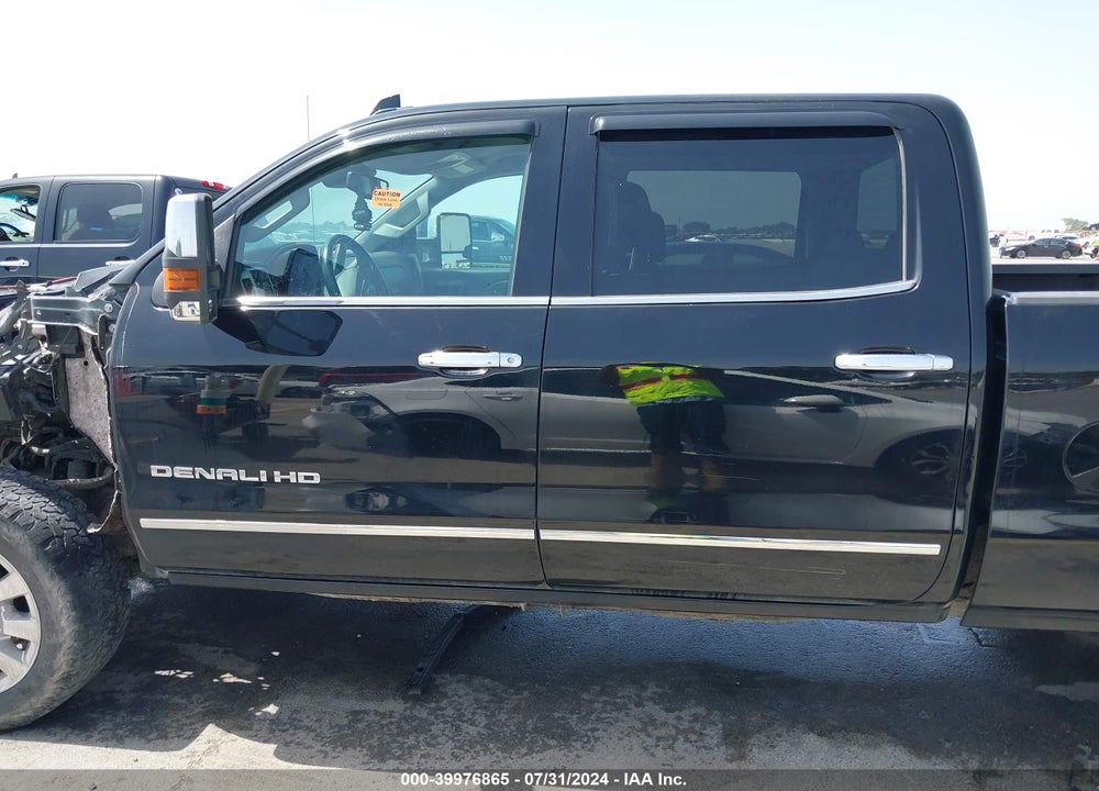 2015 GMC SIERRA 2500HD DENALI VIN: 1GT120E80FF513199