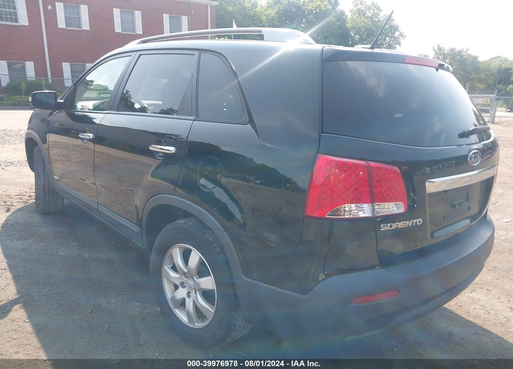 2011 KIA SORENTO LX VIN: 5XYKTDA18BG099999