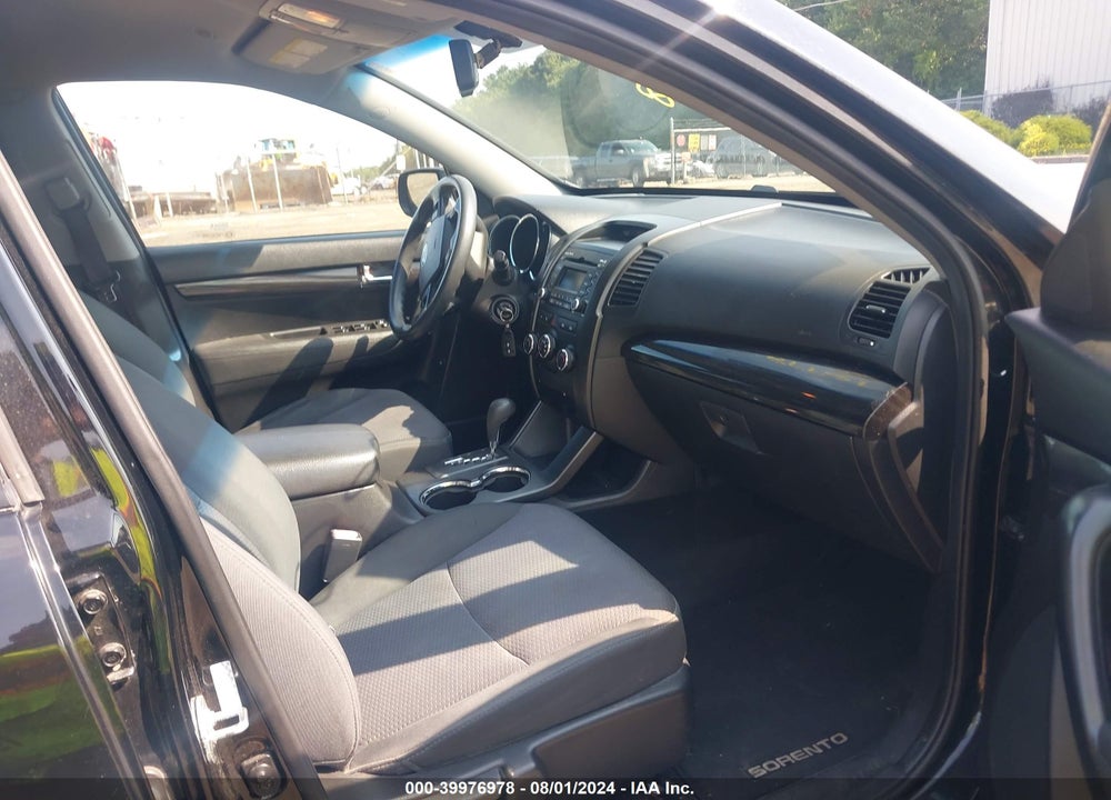 2011 KIA SORENTO LX VIN: 5XYKTDA18BG099999