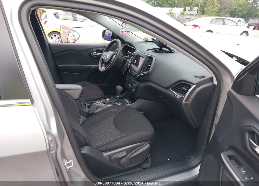 2019 JEEP CHEROKEE LATITUDE FWD VIN: 1C4PJLCB1KD323883
