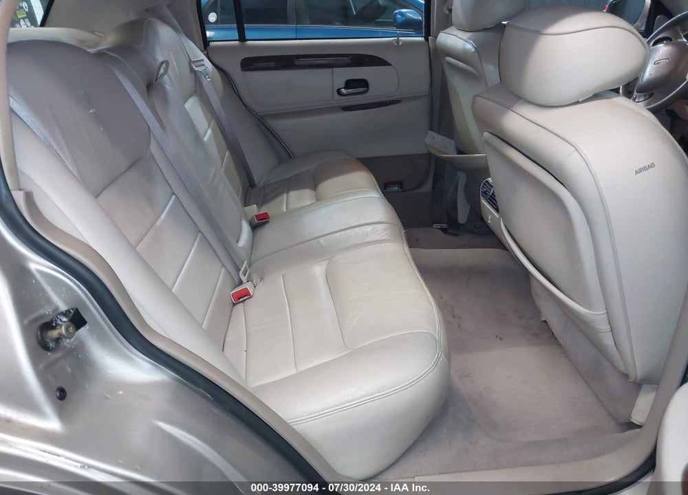2002 LINCOLN TOWN CAR EXECUTIVE VIN: 1LNHM81W62Y615953