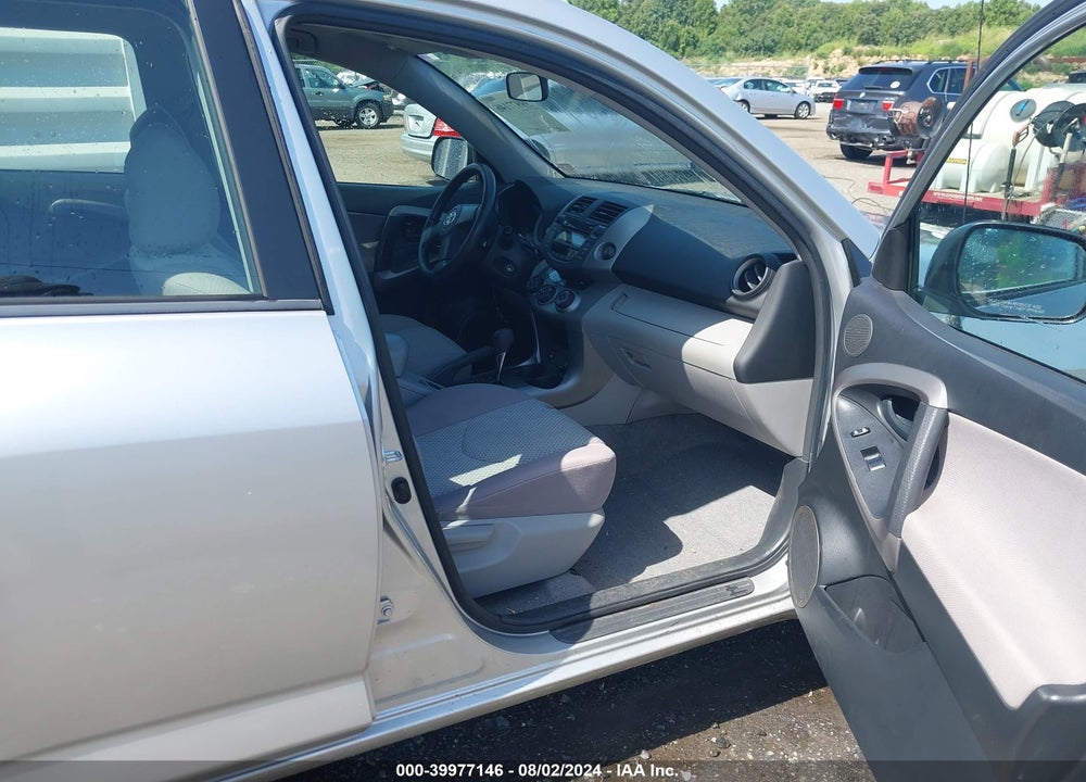 2008 TOYOTA RAV4 BASE V6 VIN: JTMBK35V685070688