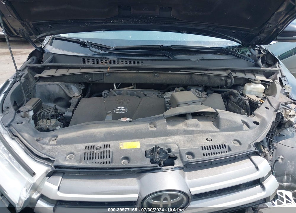 2019 TOYOTA HIGHLANDER XLE VIN: 5TDKZRFH1KS561694