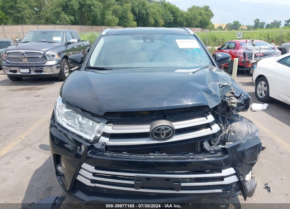 2019 TOYOTA HIGHLANDER XLE VIN: 5TDKZRFH1KS561694