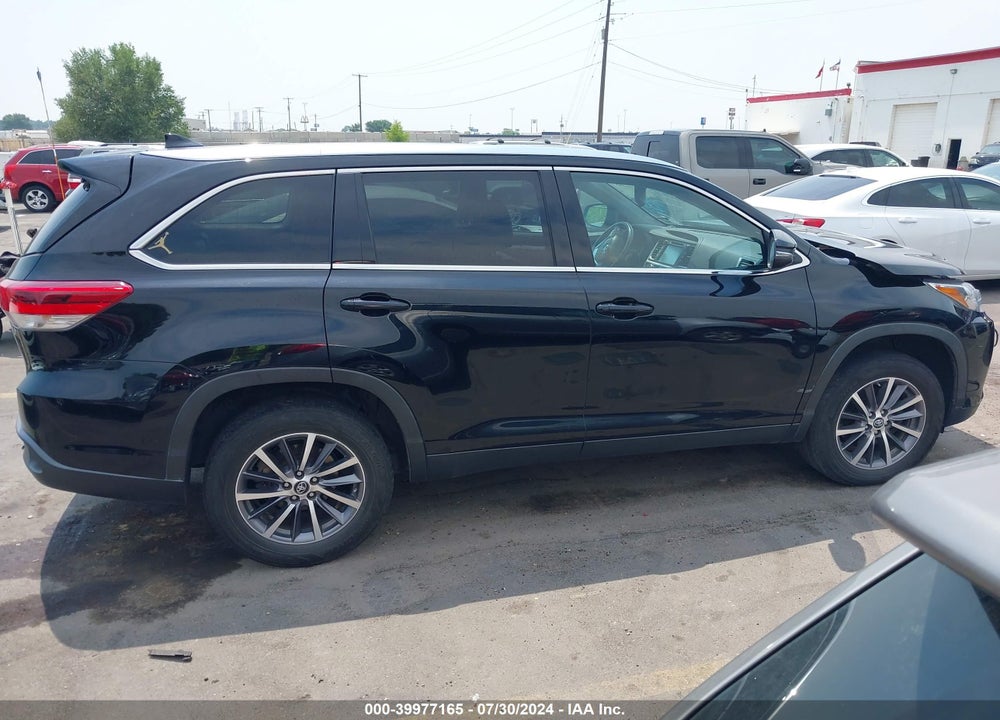 2019 TOYOTA HIGHLANDER XLE VIN: 5TDKZRFH1KS561694
