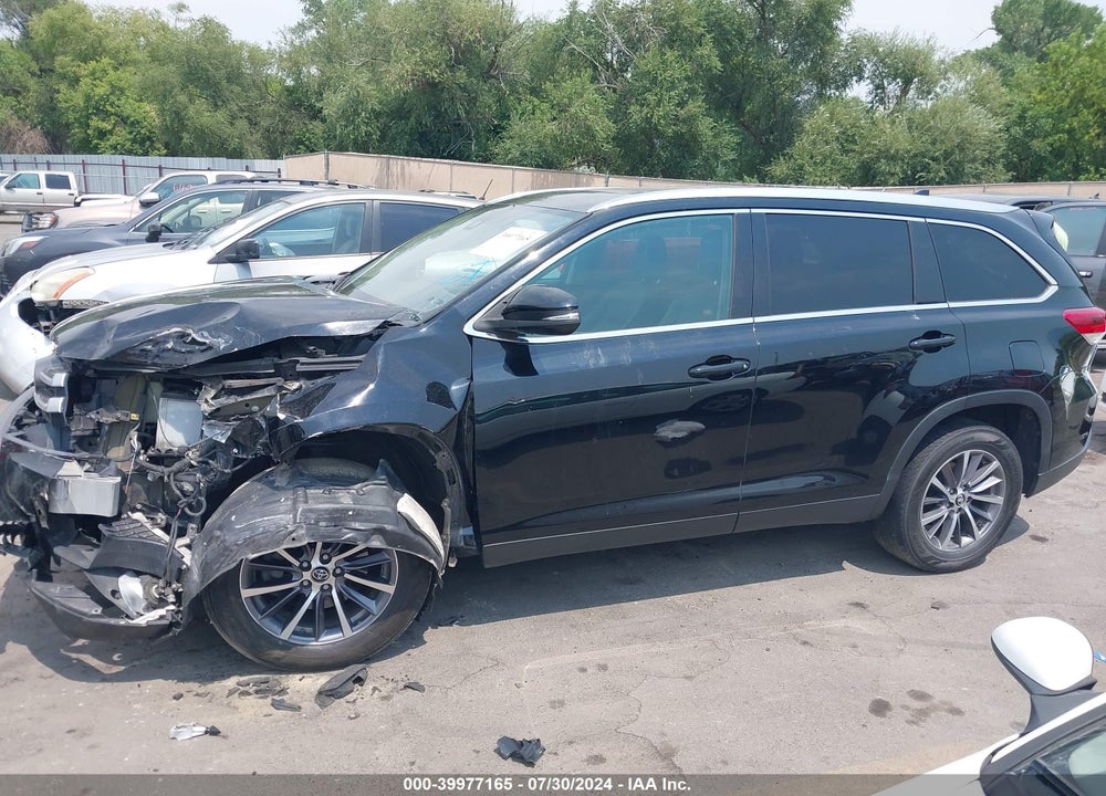 2019 TOYOTA HIGHLANDER XLE VIN: 5TDKZRFH1KS561694