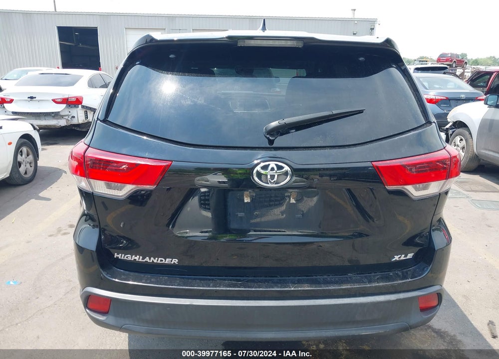 2019 TOYOTA HIGHLANDER XLE VIN: 5TDKZRFH1KS561694