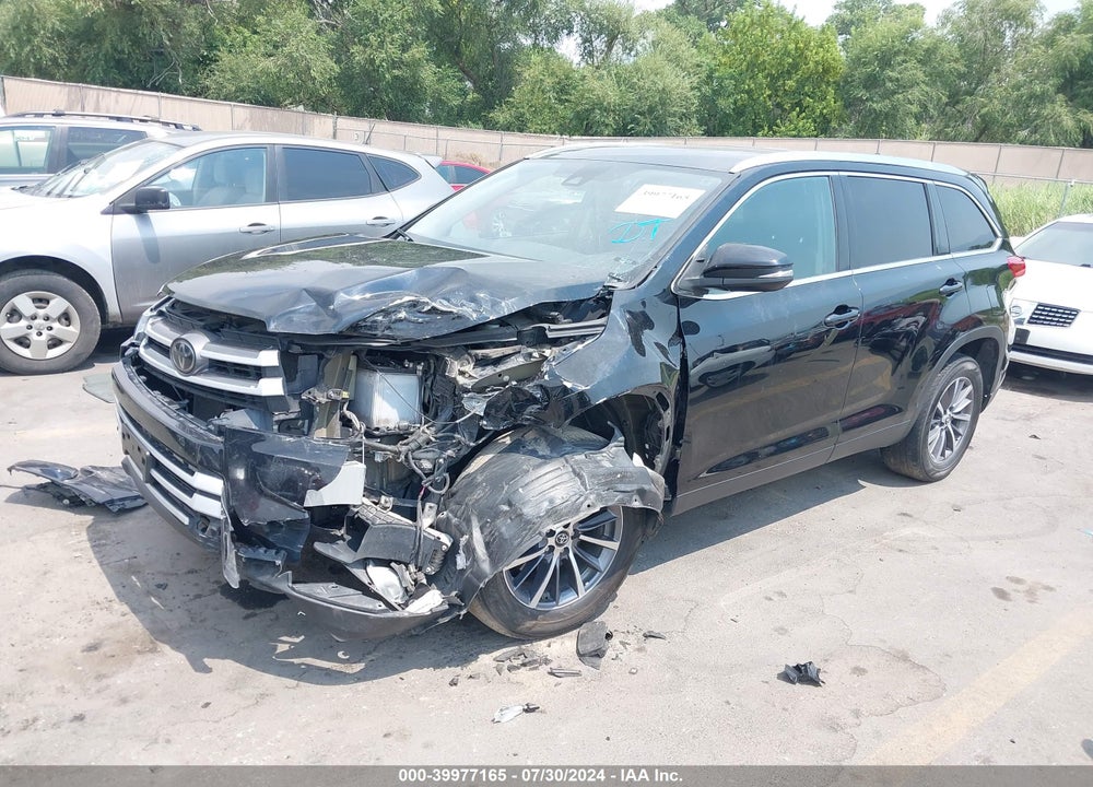 2019 TOYOTA HIGHLANDER XLE VIN: 5TDKZRFH1KS561694