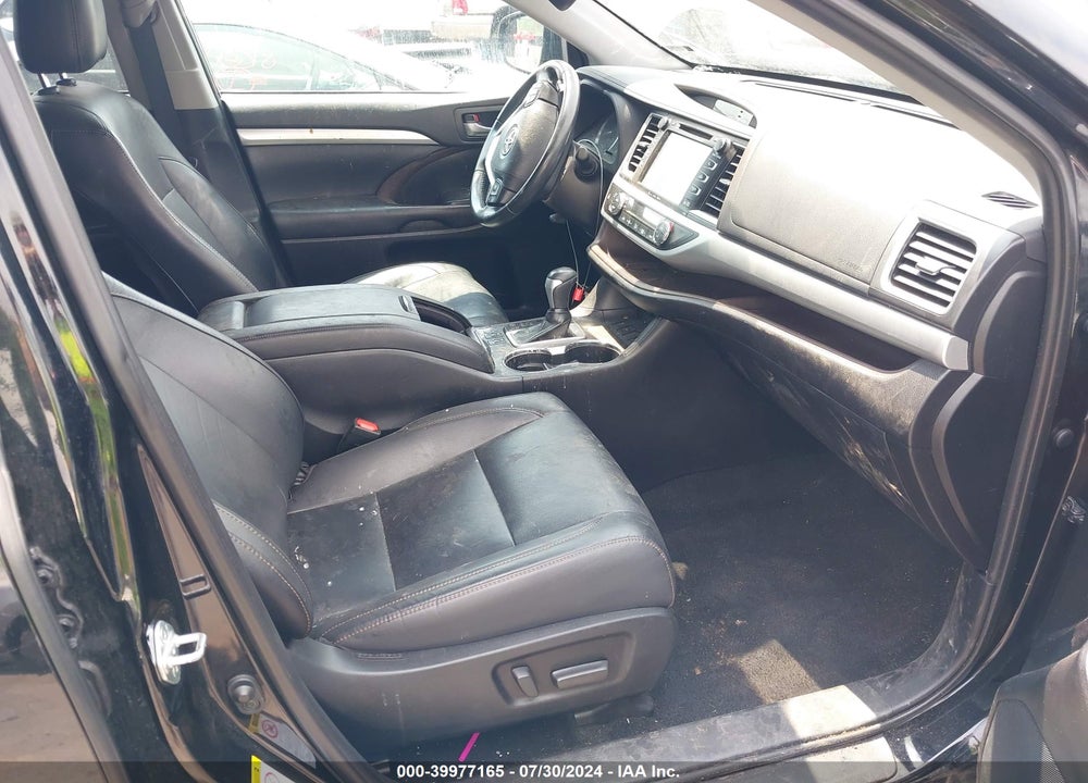2019 TOYOTA HIGHLANDER XLE VIN: 5TDKZRFH1KS561694