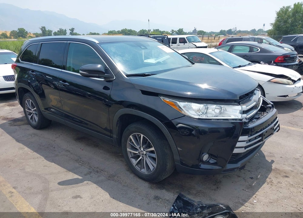 2019 TOYOTA HIGHLANDER XLE VIN: 5TDKZRFH1KS561694