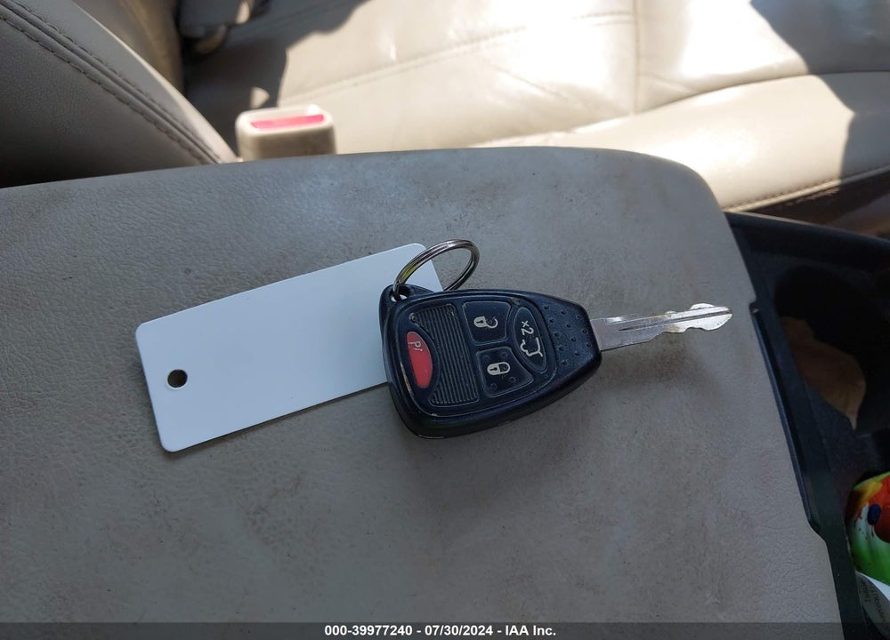 2007 CHRYSLER 300C VIN: 2C3KA63H47H683812