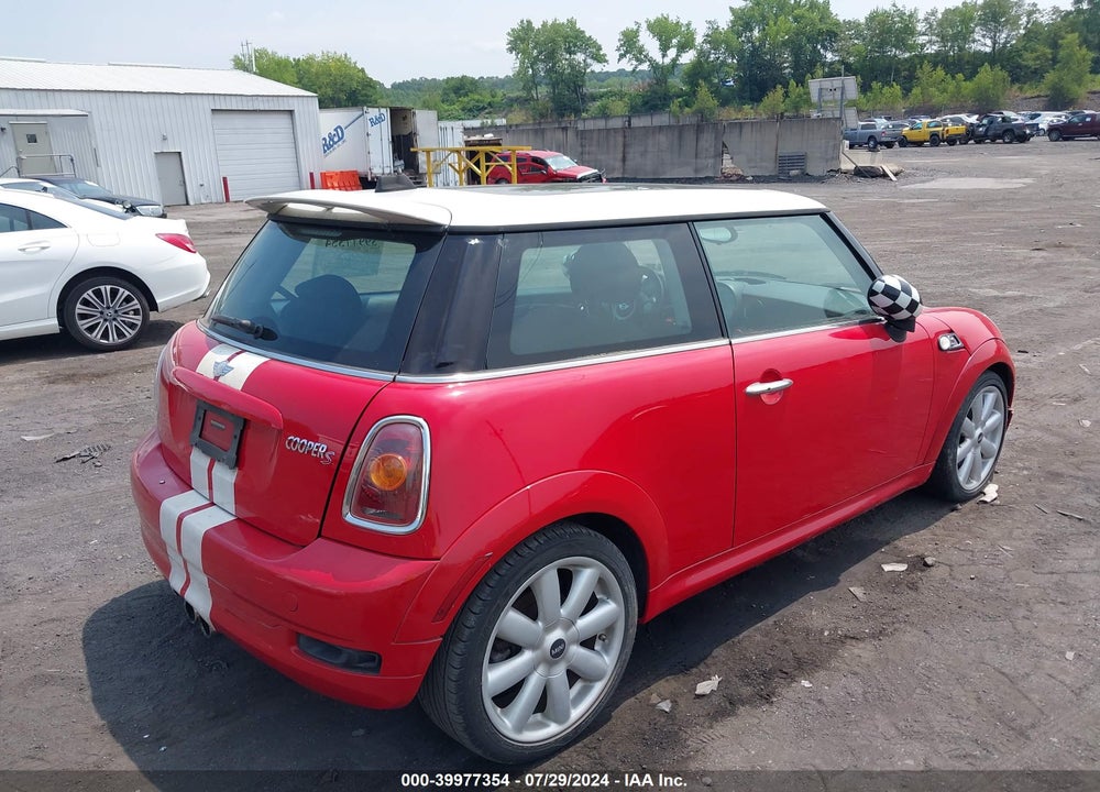 2010 MINI COOPER S VIN: WMWMF7C59ATZ34641