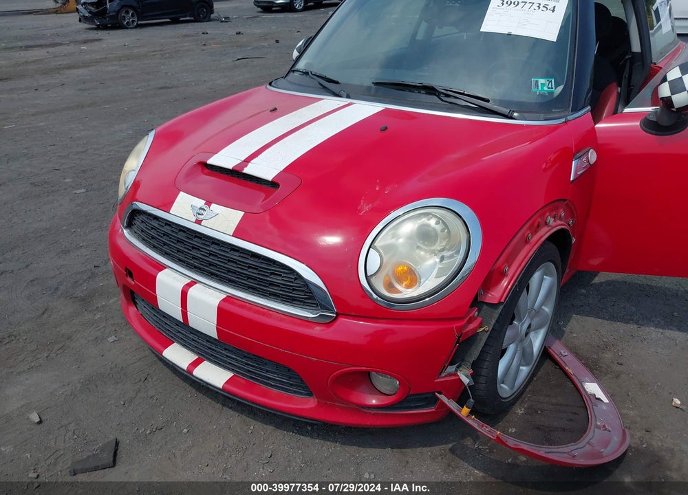 2010 MINI COOPER S VIN: WMWMF7C59ATZ34641